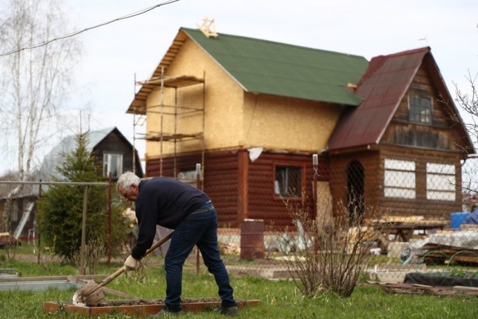 В Росреестре разъяснили, можно ли построить дом или дачу на сельхозземлях